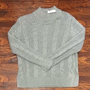 Women’s Banana Republic Size S Gray Cable Knit TSweater Long Sleeve Side Slits